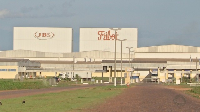Planta frigorífica da JBS — Foto: TVCA/Reprodução